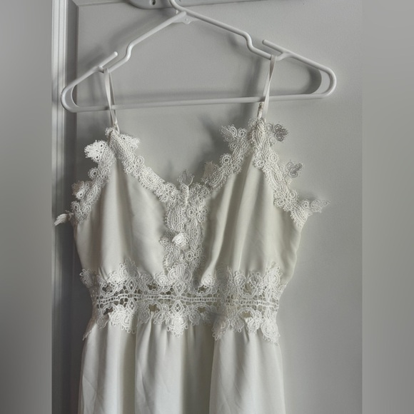 Elegant White Lace Dress - Picture 4 of 12
